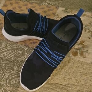 Clarks Cloudsteppers Navy and Blue Sneakers Sleek Slip-On Design